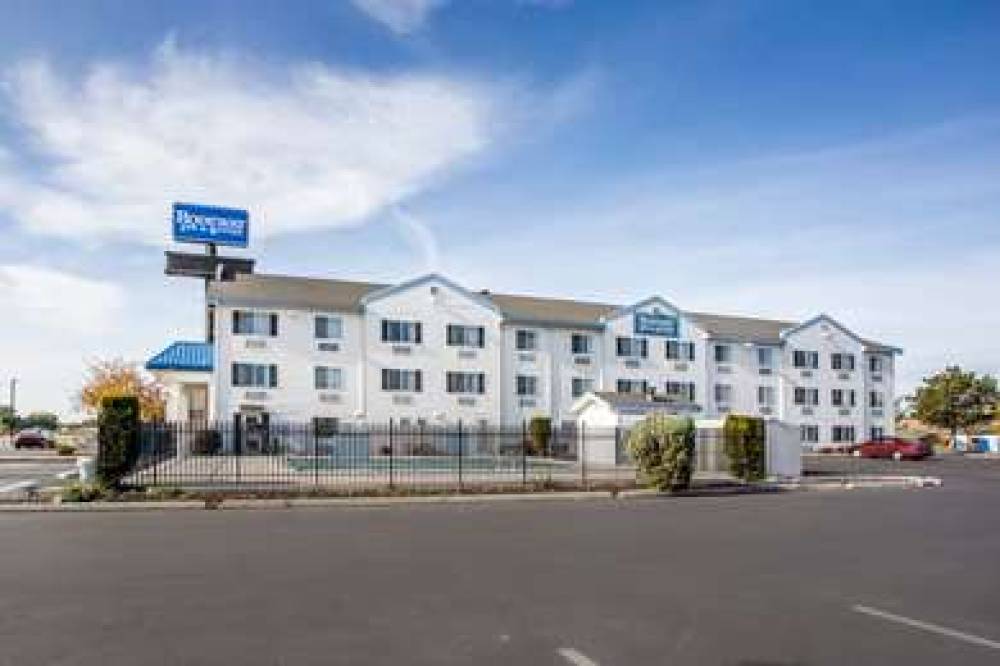 Rodeway Inn & Suites