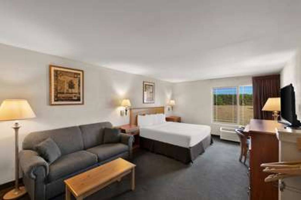 Rodeway Inn & Suites 10