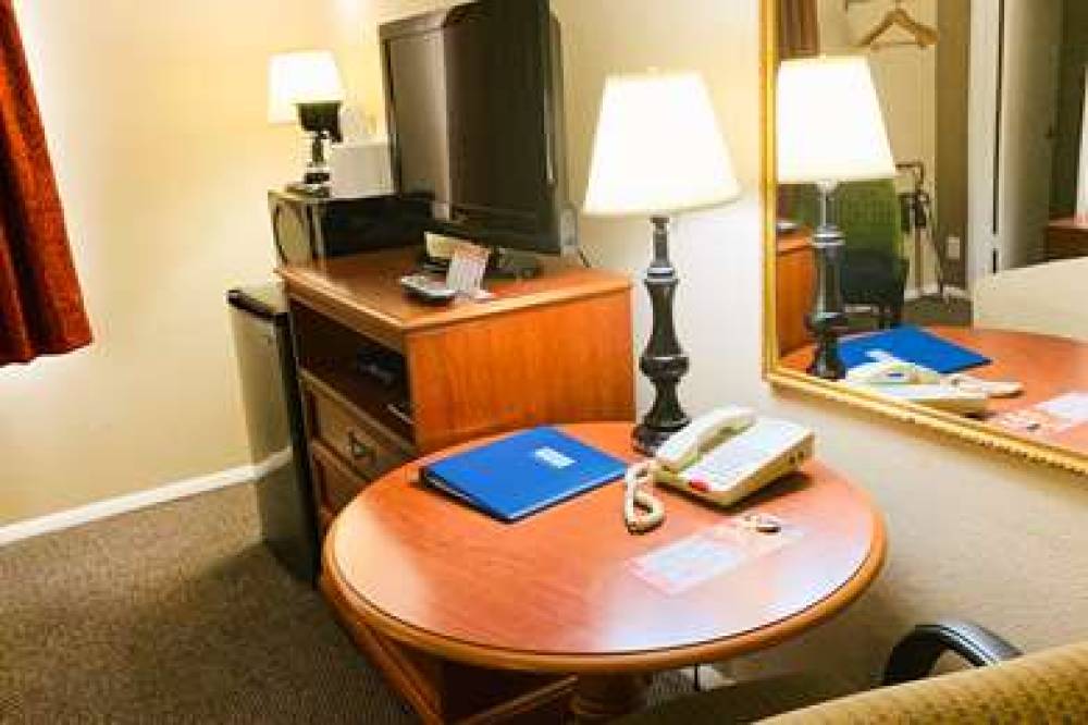 Rodeway Inn & Suites 3