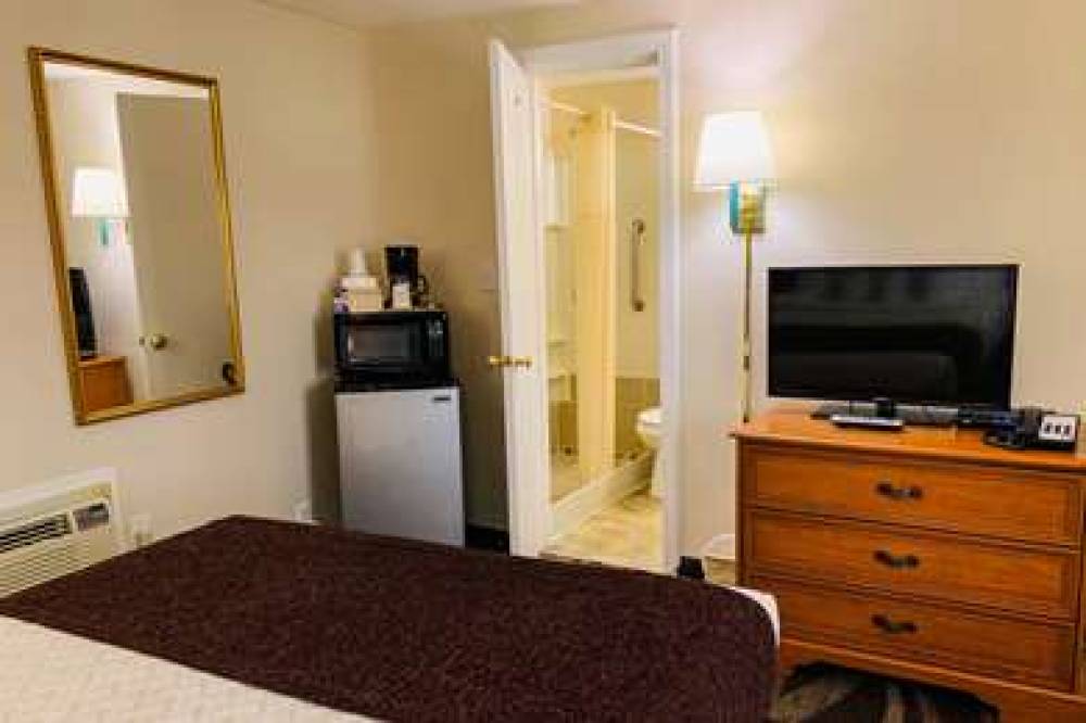 Rodeway Inn & Suites 6