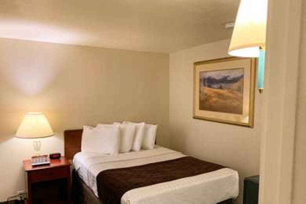 Rodeway Inn & Suites 4