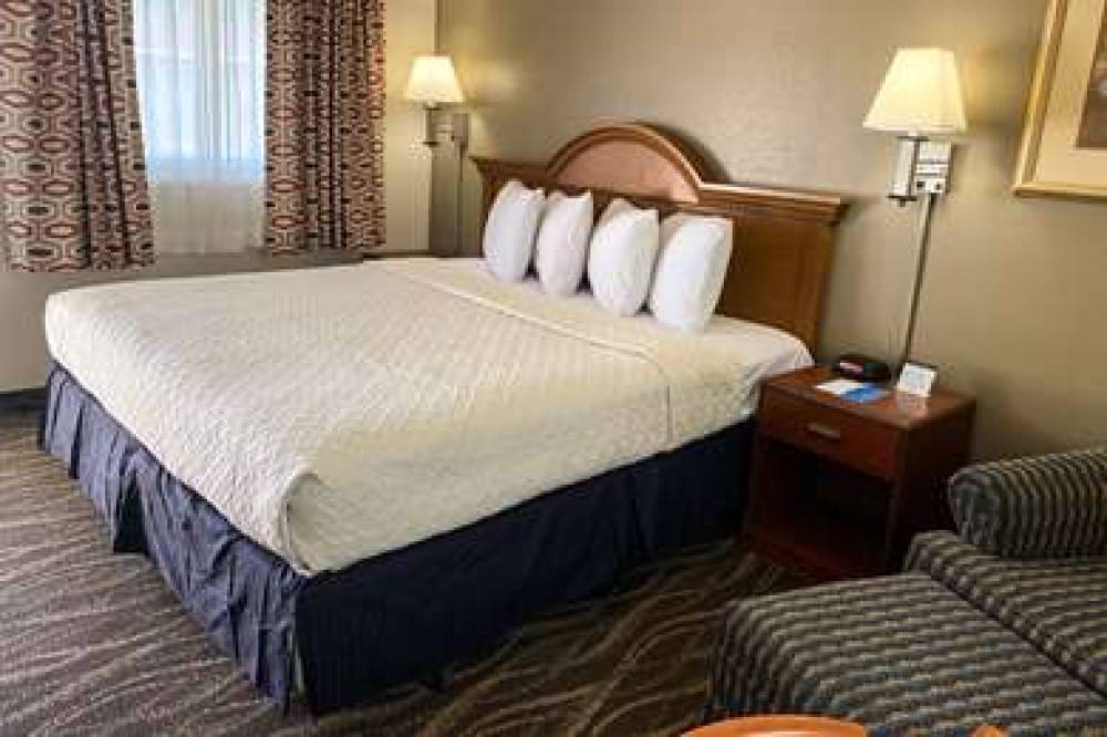 Rodeway Inn & Suites 10