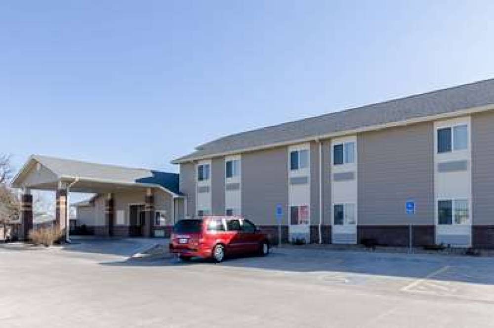 Rodeway Inn & Suites 2