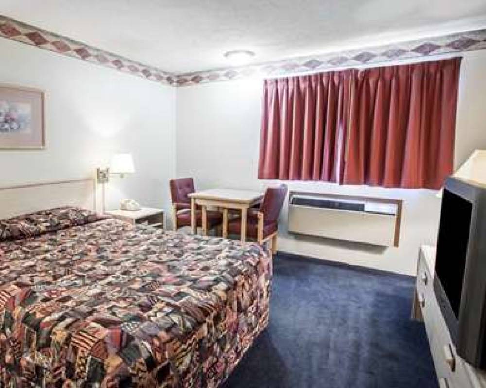 Rodeway Inn & Suites 10