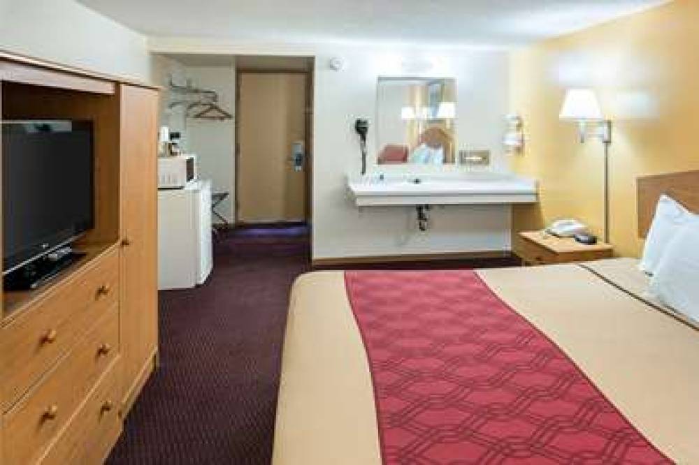 Rodeway Inn & Suites 10