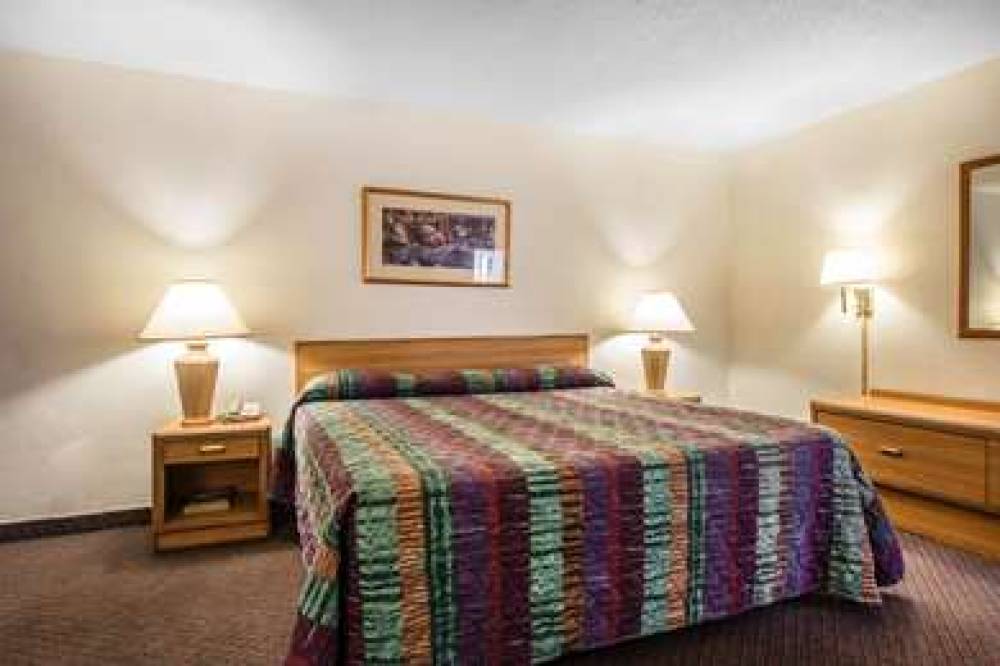 Rodeway Inn & Suites 9