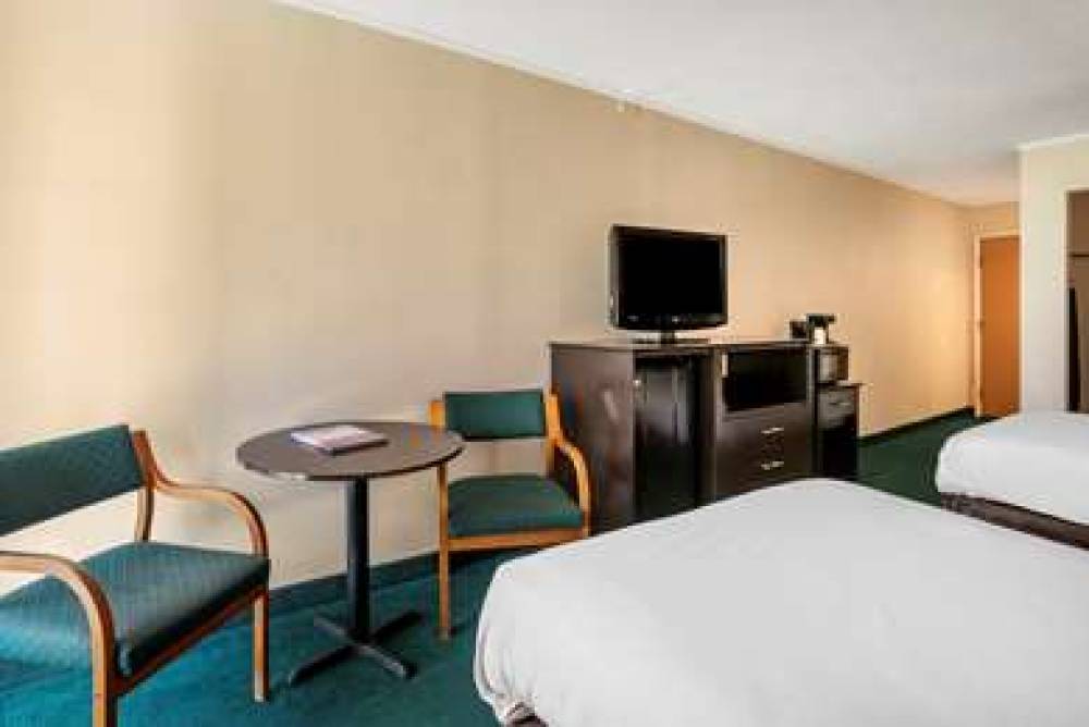 Rodeway Inn & Suites 8