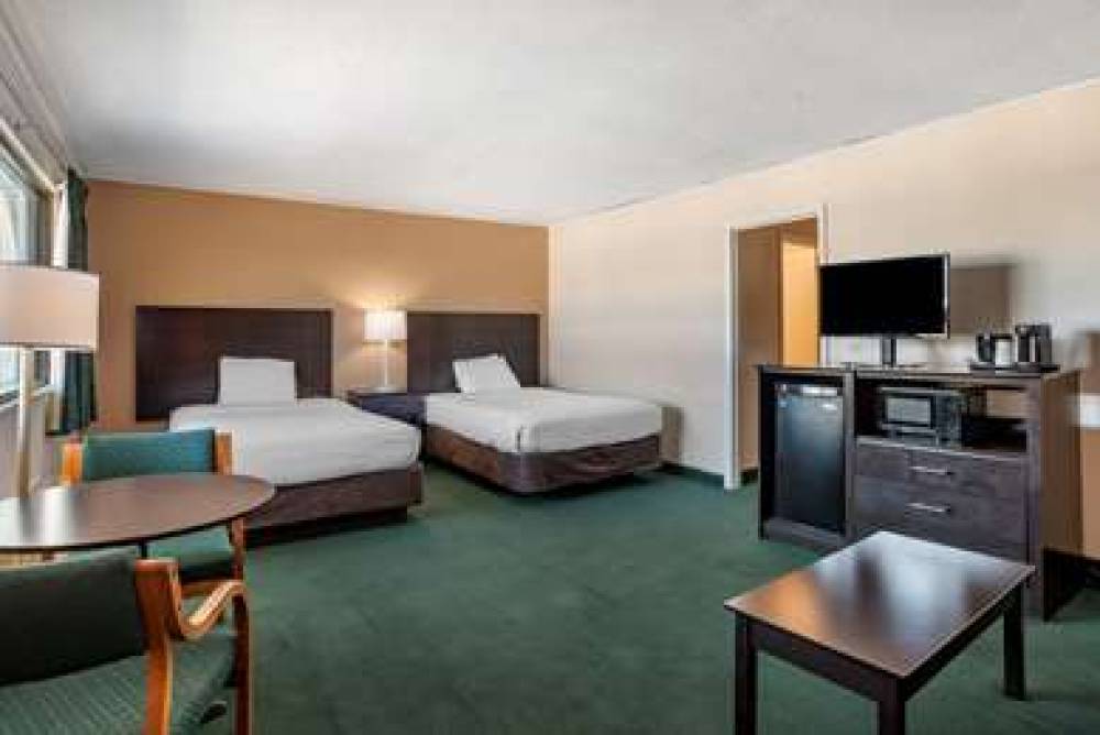 Rodeway Inn & Suites 10