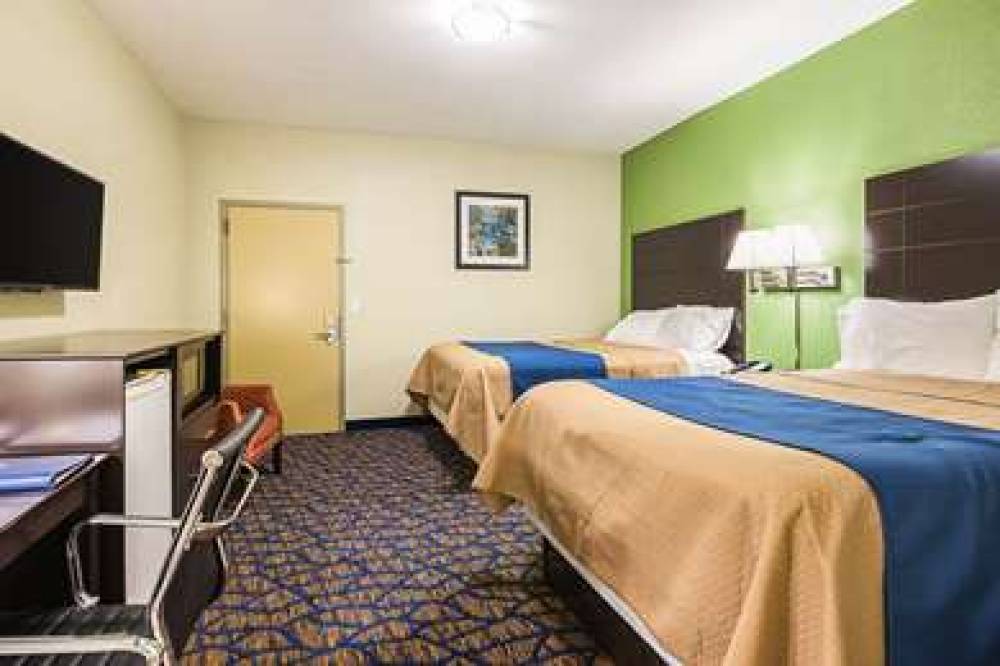 Rodeway Inn & Suites 10