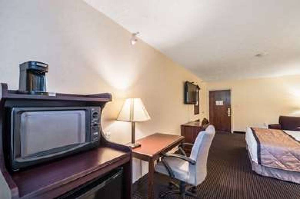 RODEWAY INN & SUITES 9