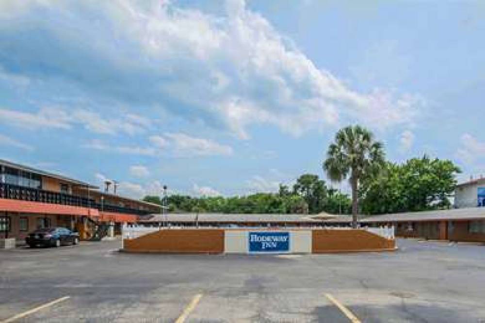 RODEWAY INN & SUITES WINTER HAVEN C 2