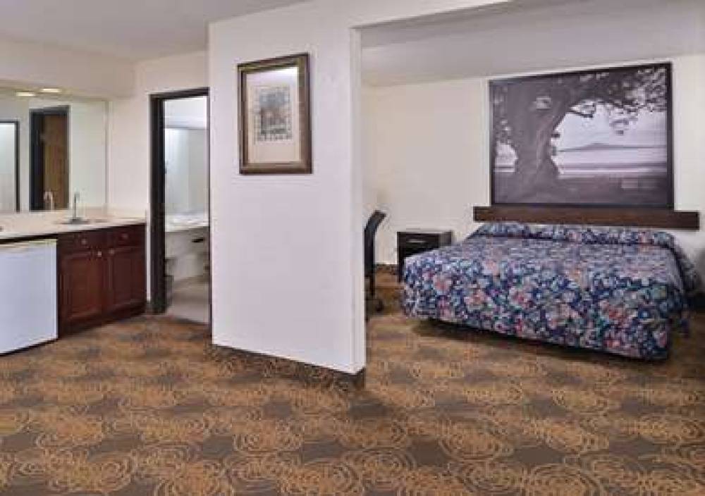 RODEWAY INN WAUKEGAN - GURNEE 7