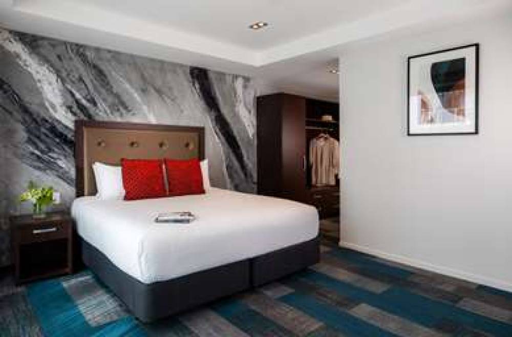 RYDGES AUCKLAND............ 6