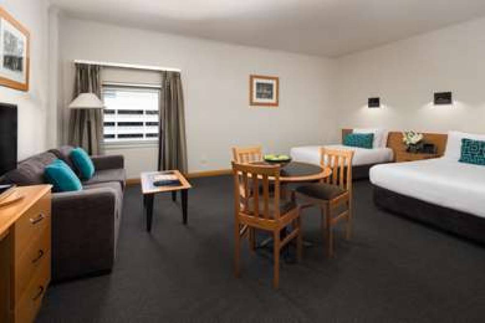 RYDGES DARWIN CENTRAL 9