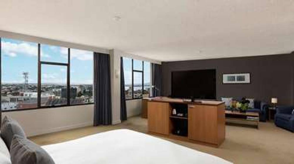 RYDGES GEELONG 9