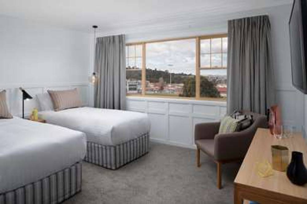 RYDGES HOBART 8