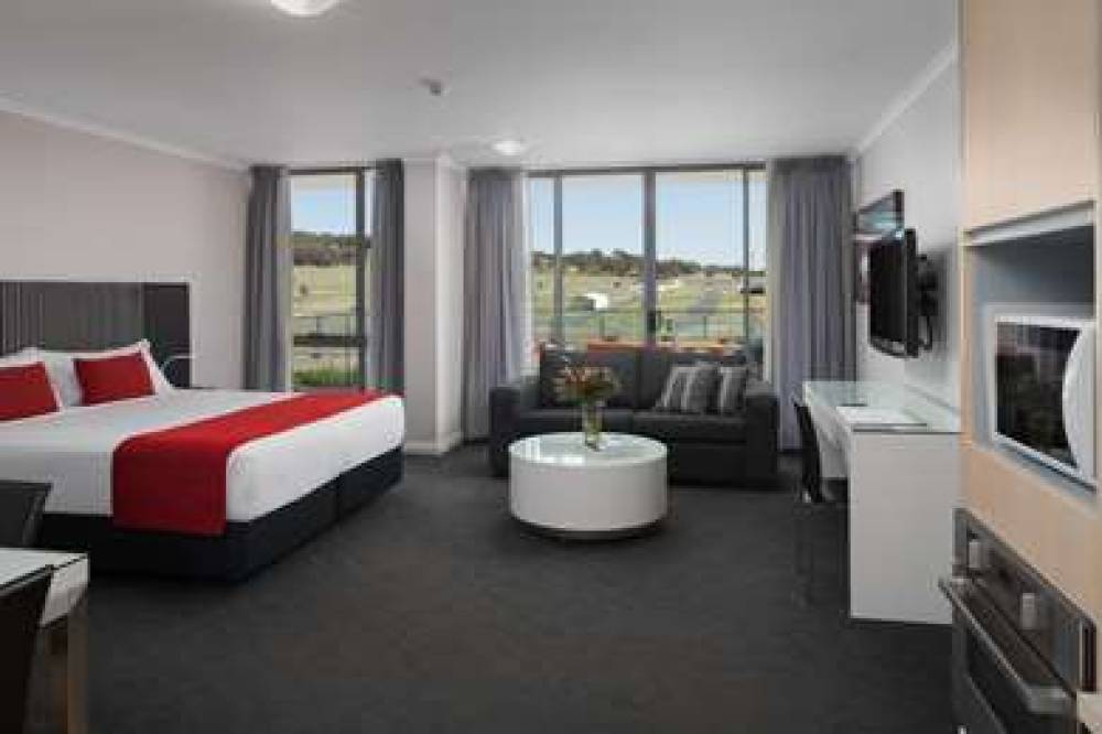 RYDGES MOUNT PANORAMA BATHURST 1