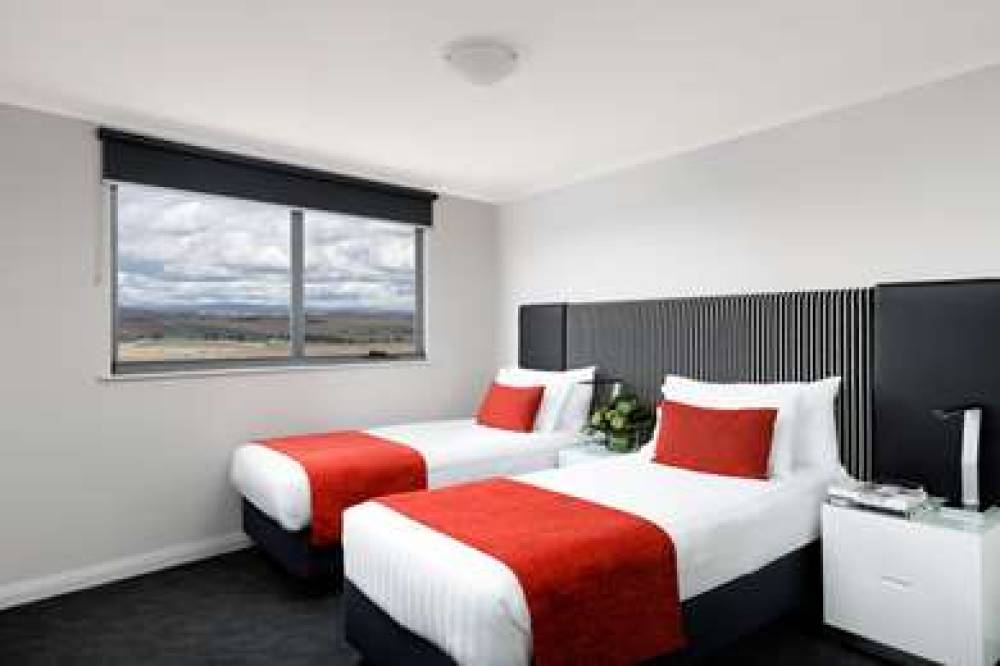 RYDGES MOUNT PANORAMA BATHURST 7