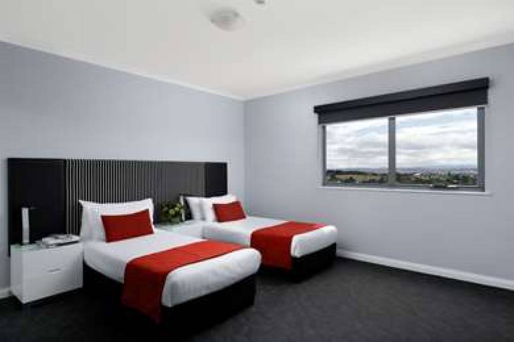 RYDGES MOUNT PANORAMA BATHURST 5