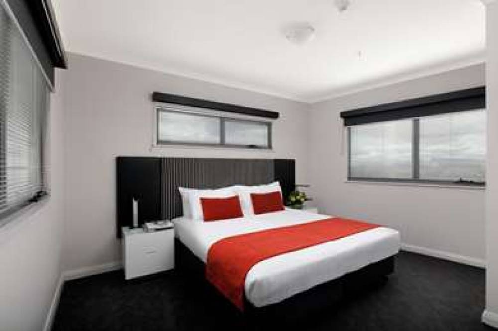 RYDGES MOUNT PANORAMA BATHURST 8