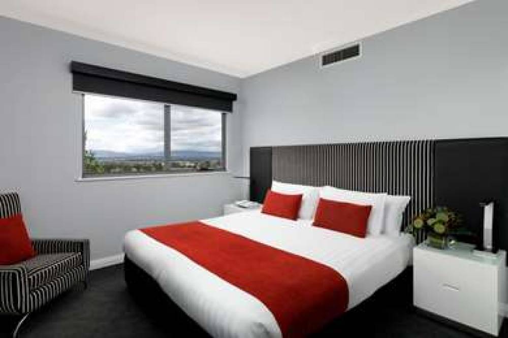 RYDGES MOUNT PANORAMA BATHURST 6