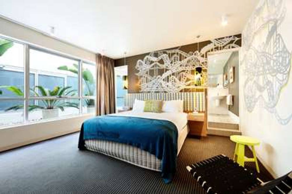 SAINT KILDA BEACH HOTEL 9