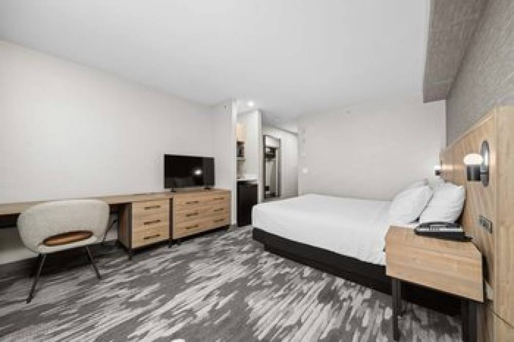 Sandman Hotel & Suites Calgary Airport 9