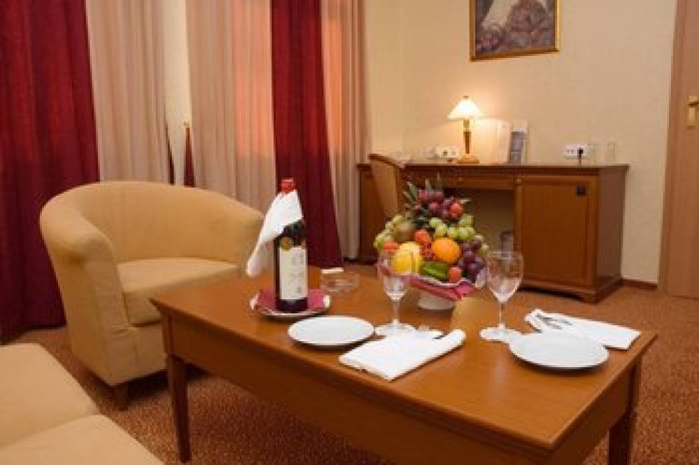 SELECT HOTEL PAVELETSKAYA 9