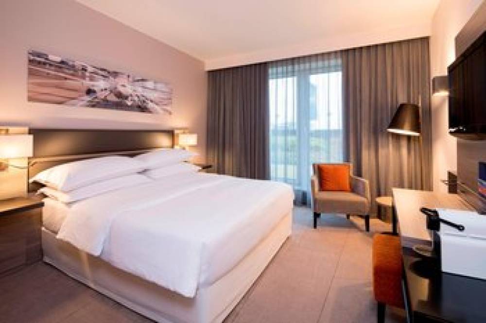 Sheraton Dusseldorf Airport Hotel 10