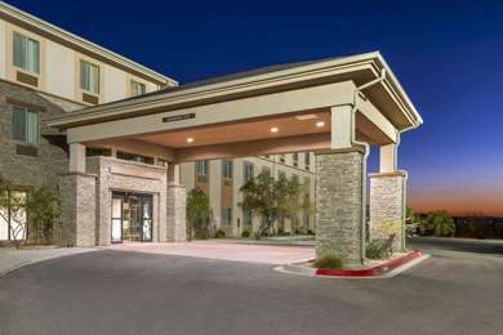 SLEEP INN AND SUITES CARLSBAD CAVER 5