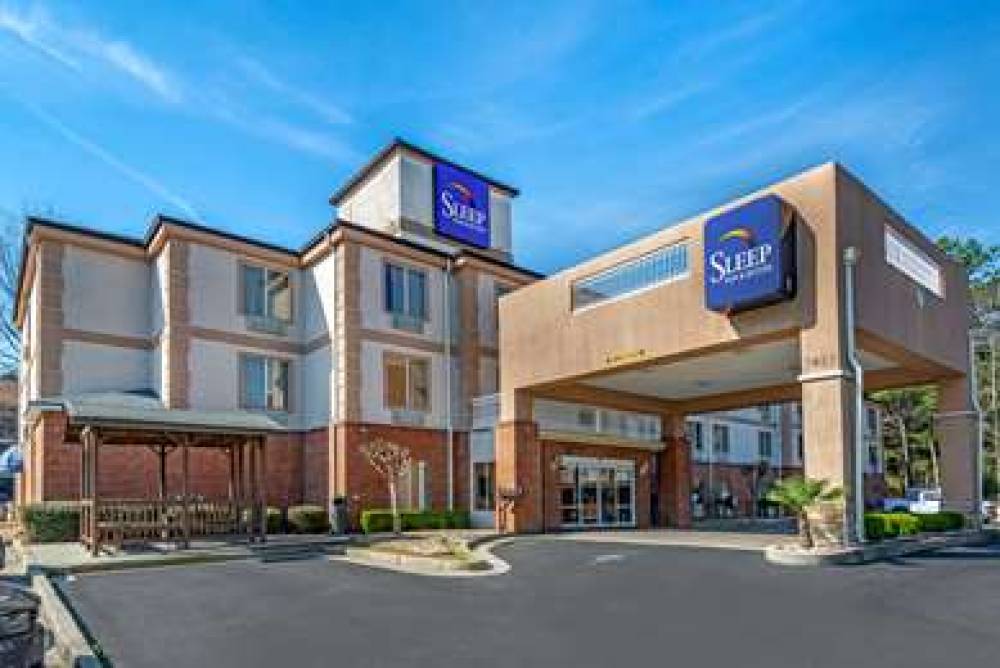 SLEEP INN AND SUITES STOCKBRIDGE AT 1