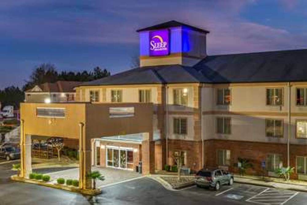 SLEEP INN AND SUITES STOCKBRIDGE AT 3