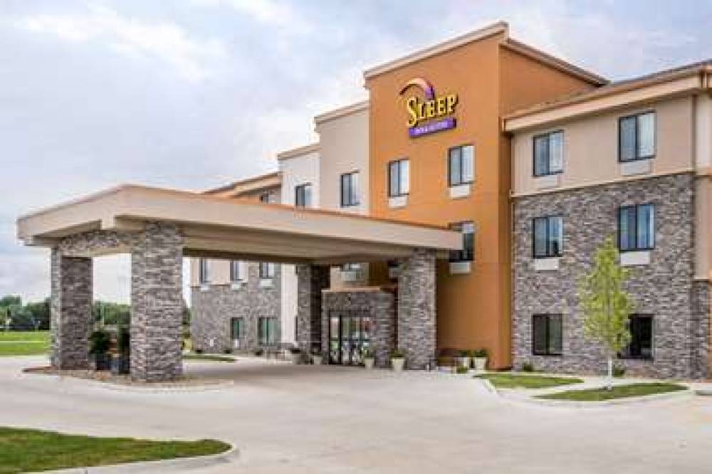 SLEEP INN AND SUITES WEST DES MOINE 1