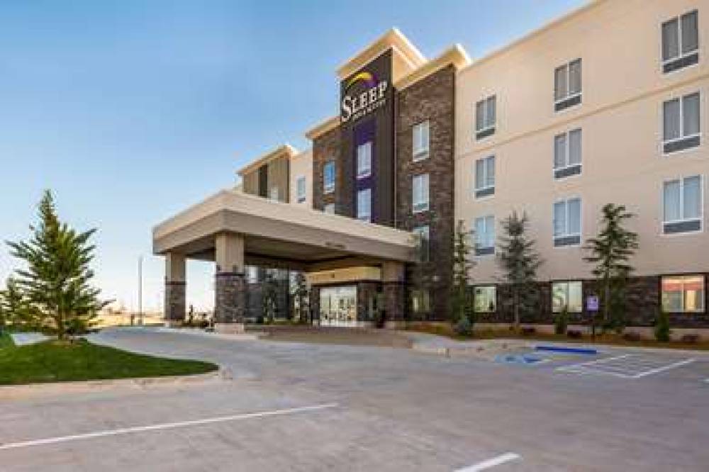 SLEEP INN AND SUITES YUKON 1