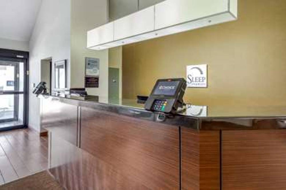 Sleep Inn & Suites Airport 4