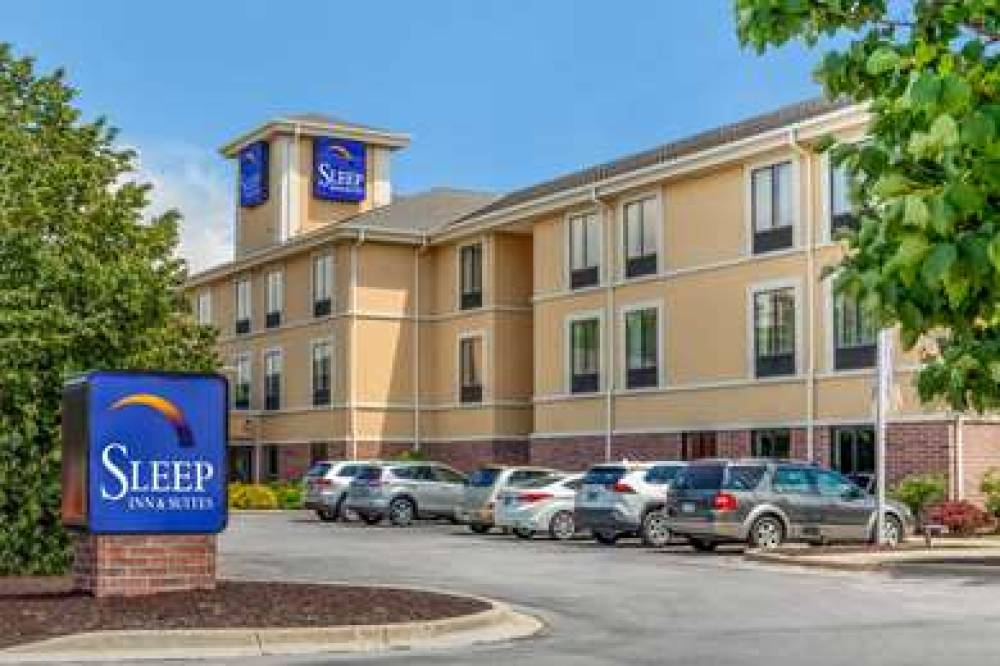 Sleep Inn & Suites Airport 3