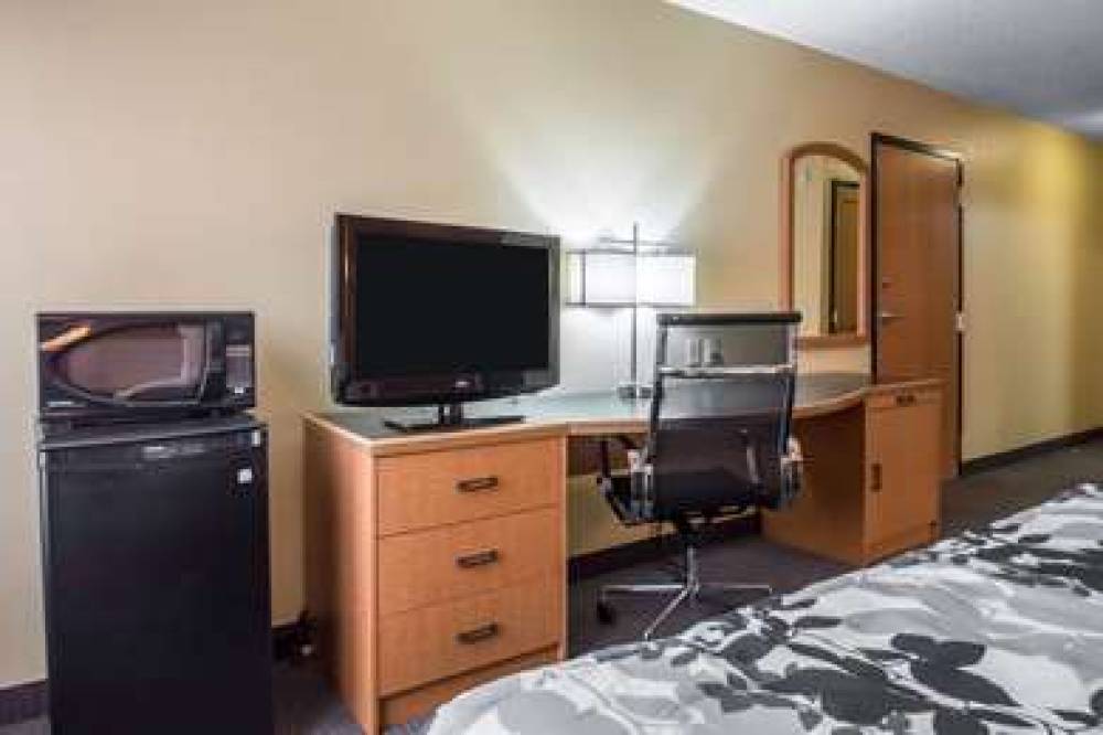 Sleep Inn & Suites Sheboygan I-43 10