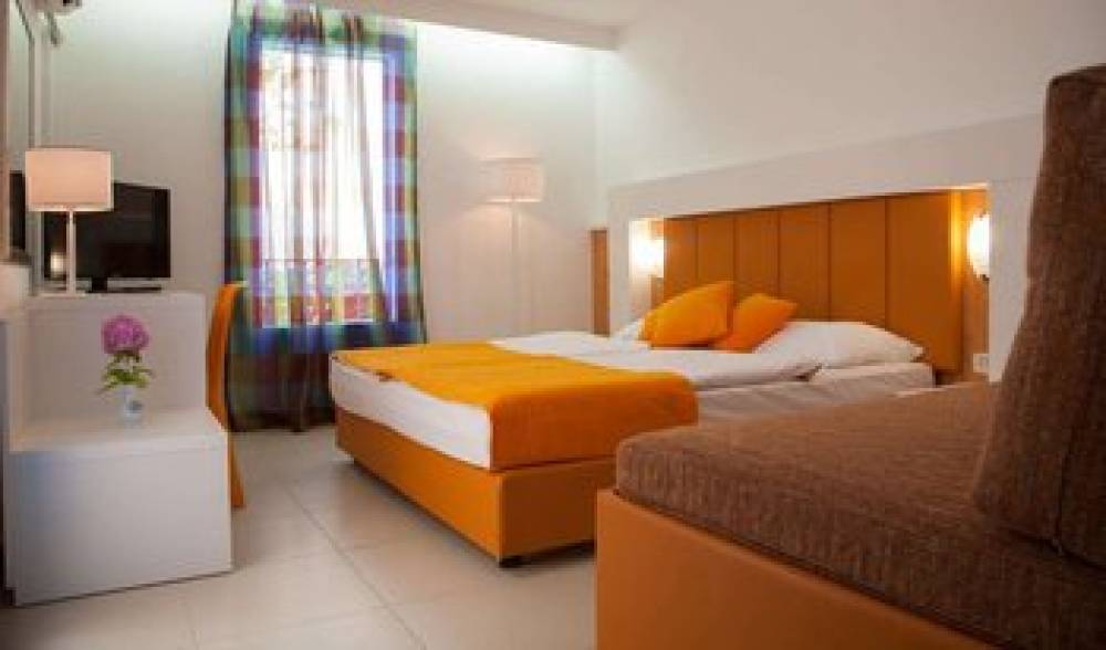 SLOVENSKA PLAZA HOTEL 8