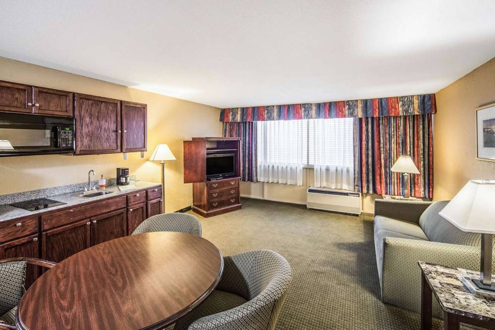 Suburban Extended Stay Hotel 6