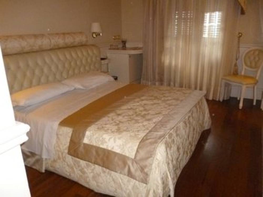 SUITE HOTEL SANTA CHIARA 9