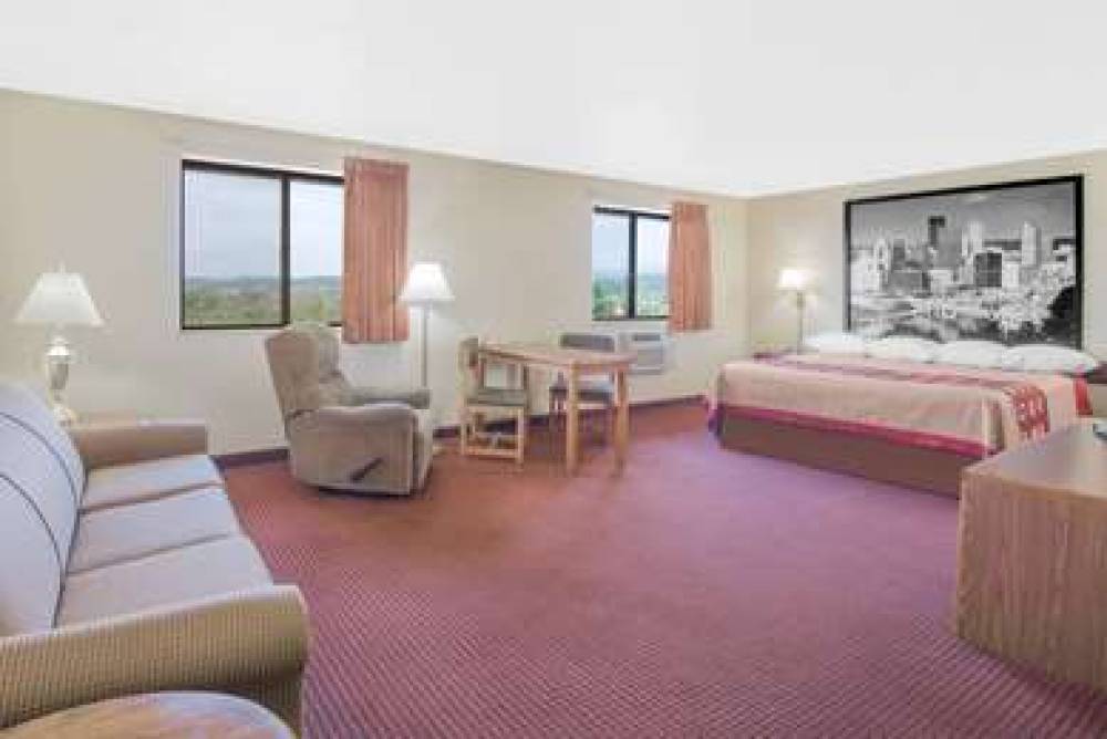 Super 8 By Wyndham Altoona 5