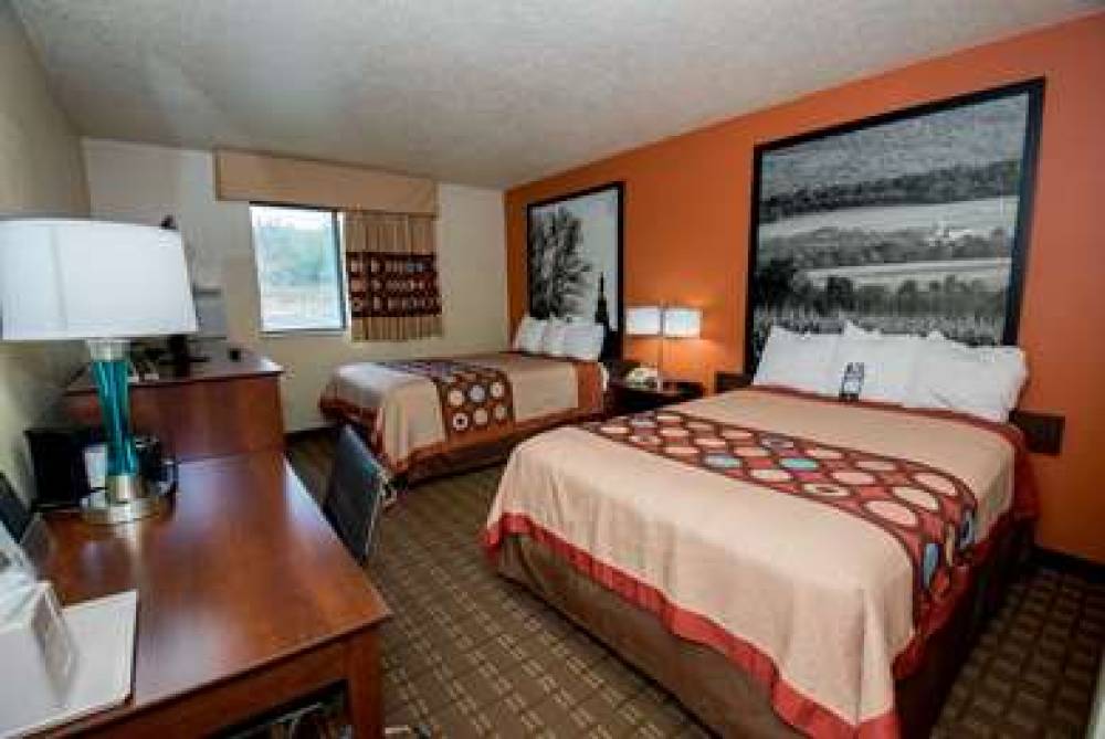 Super 8 By Wyndham Altoona 10