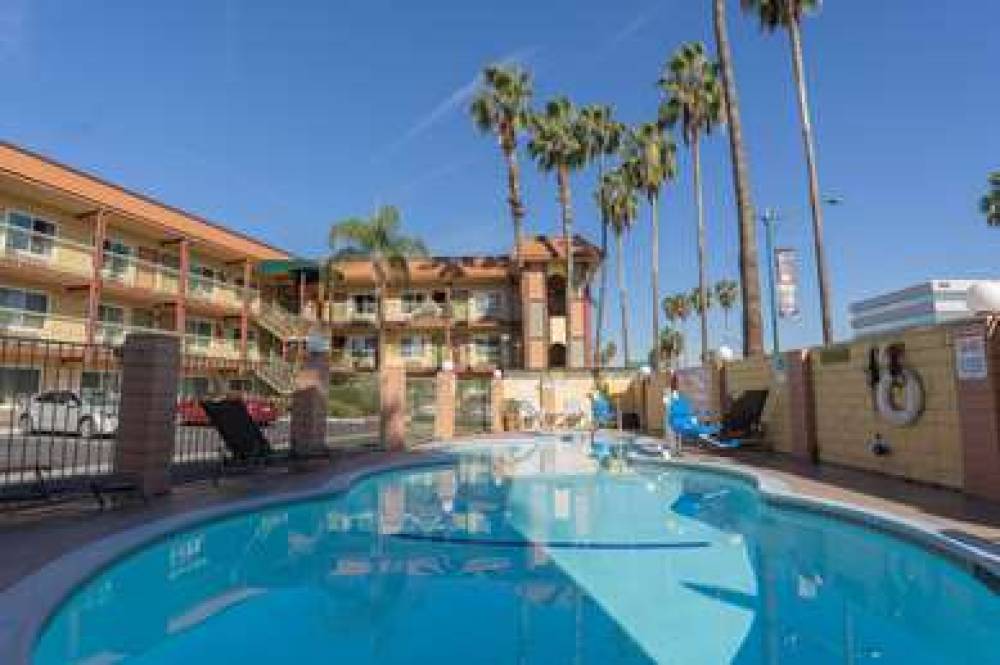 Super 8 By Wyndham Anaheim/Disneyland Drive 10