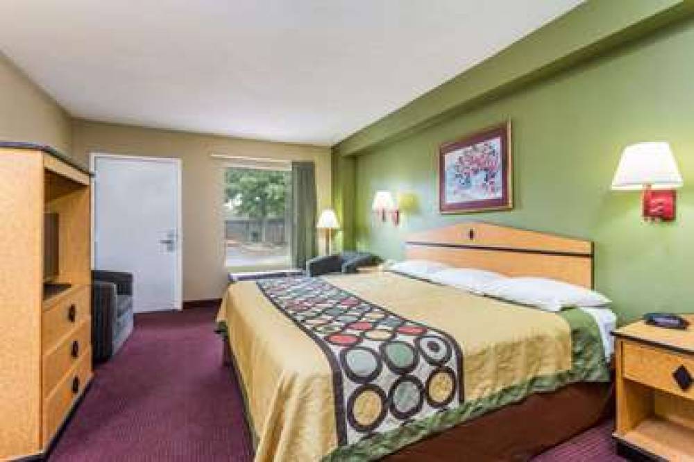 Super 8 By Wyndham Atlanta Northeast GA 8