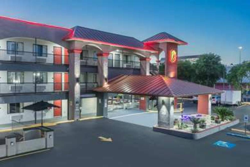 Super 8 By Wyndham Austin University/Downtown Area 2