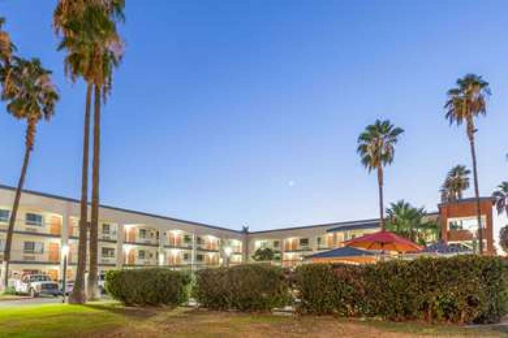 Super 8 By Wyndham Bakersfield/Central