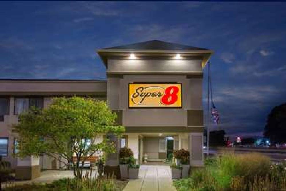 Super 8 By Wyndham Beloit Wi