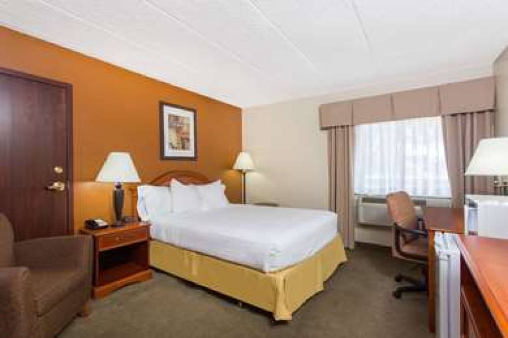 SUPER 8 BY WYNDHAM BELOIT WI 9