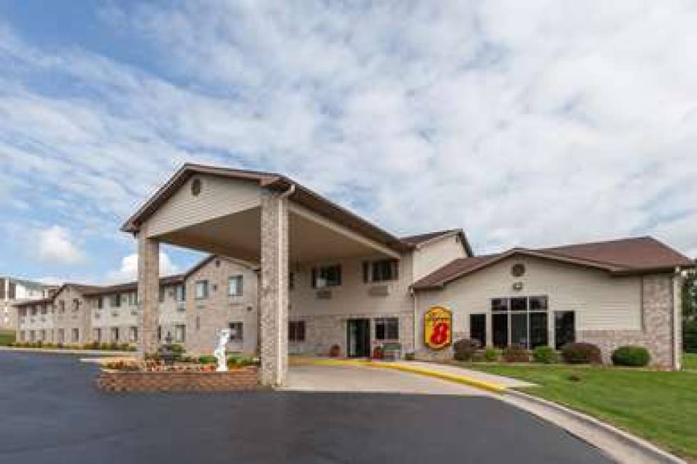 Super 8 By Wyndham Big Rapids 1