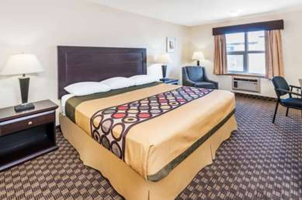 SUPER 8 BY WYNDHAM CALGARY/AIRPORT 9